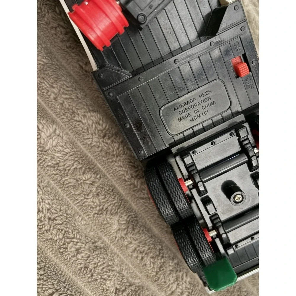 Hess Toy Truck 1991 White Green Red Gas & Oil Theme
